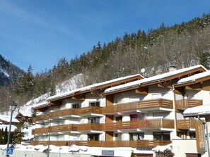 Exterior - Spacious 2BR, bright, near slopes and shops, elevator (La Clusaz)