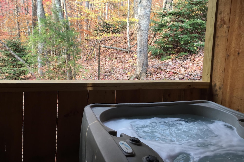 Hanky Panky!- Hot Tub, Fireplace, Romantic, Secluded, WiFi