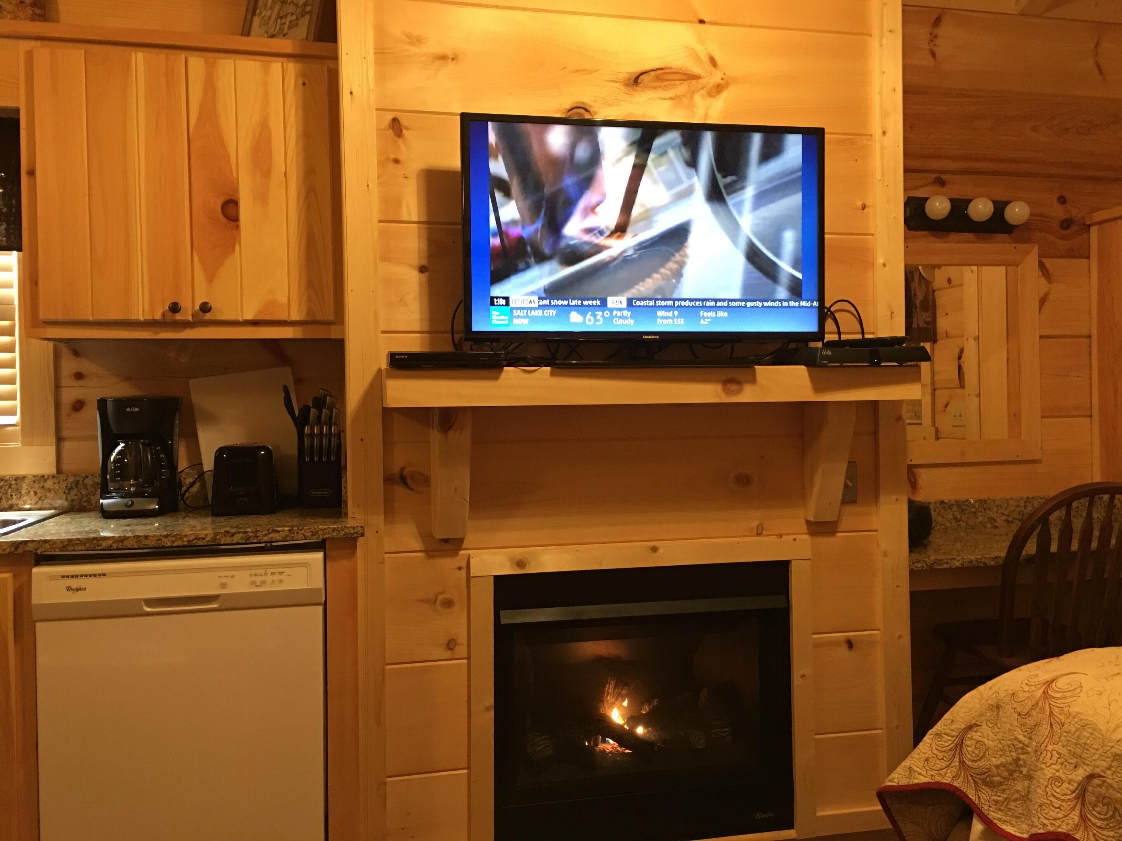 Hanky Panky!- Hot Tub, Fireplace, Romantic, Secluded, WiFi