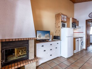 Kylskåp, mikrovågsugn, ugn och diskmaskin