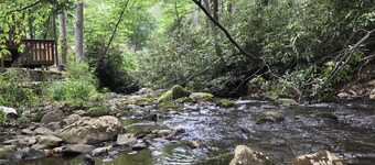 Cozy Creek sur une haute montagne. Creek- Hot Tub, Cheminée, Romantique, Vue, Grill, WiFi gratuit, privé