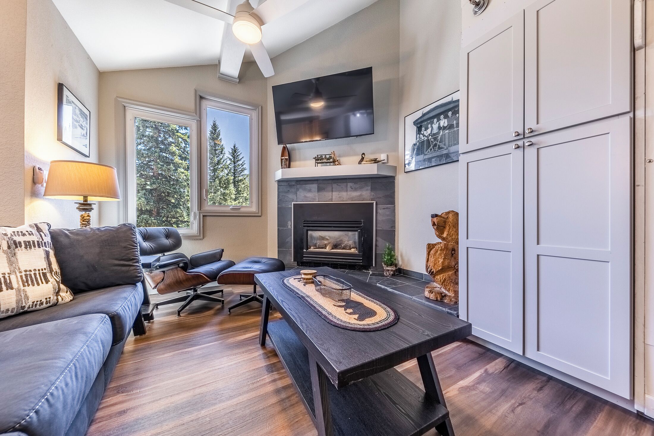 Top floor Ski in/out condo by Corridor Run, pool, hot tub access REMODELED