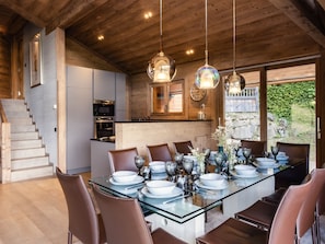 Dining - 5★ Chalet in La Clusaz, 12 people, south terrace, shuttle 100m (La Clusaz)