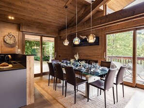 Dining - 5★ Chalet in La Clusaz, 12 people, south terrace, shuttle 100m (La Clusaz)