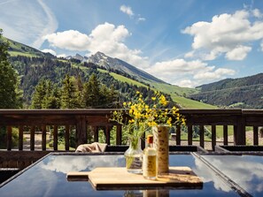 Outdoor dining - 5★ Chalet in La Clusaz, 12 people, south terrace, shuttle 100m (La Clusaz)
