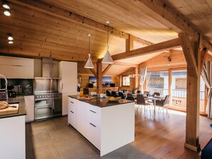 Fridge, microwave, dishwasher - Chalet 4★, 15 guests, La Clusaz, sauna, village center, 7 bedrooms (La Clusaz)