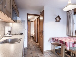 Fridge, microwave, dishwasher, coffee/tea maker