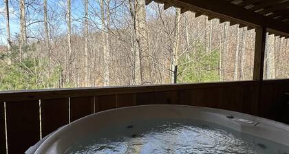 Get N' Lucky – Cozy Mountain Cabin w/ Hot Tub & Views