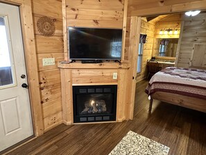 1 bedroom, desk, WiFi, bed sheets