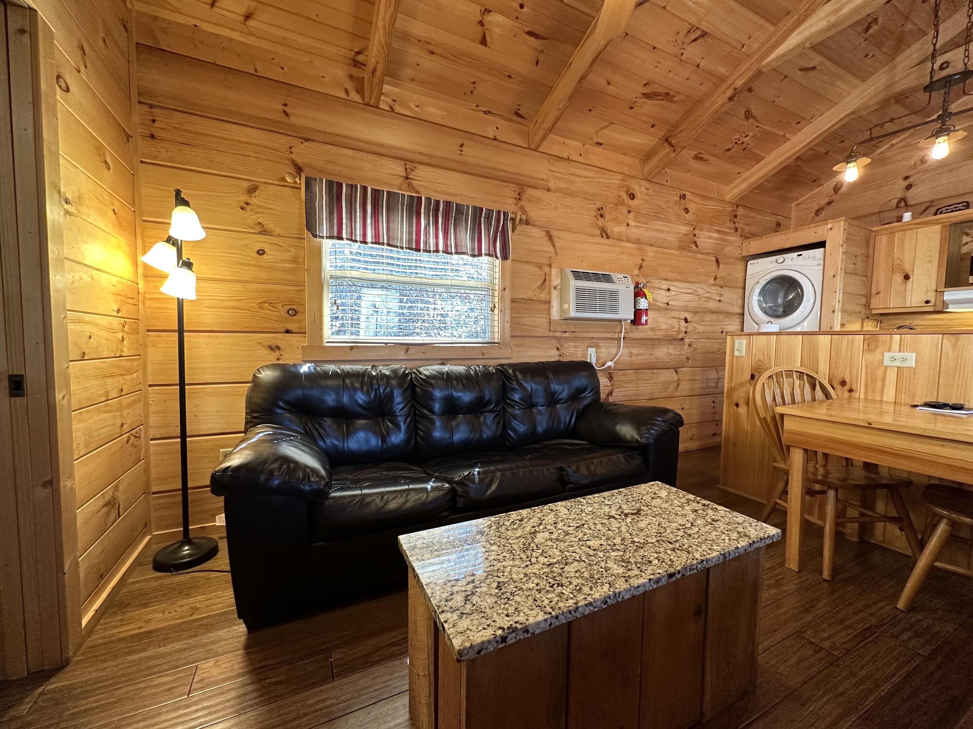 Get N Luckey,-  Private, with Hot Tub, Fireplace, Romantic, View, Free WiFi