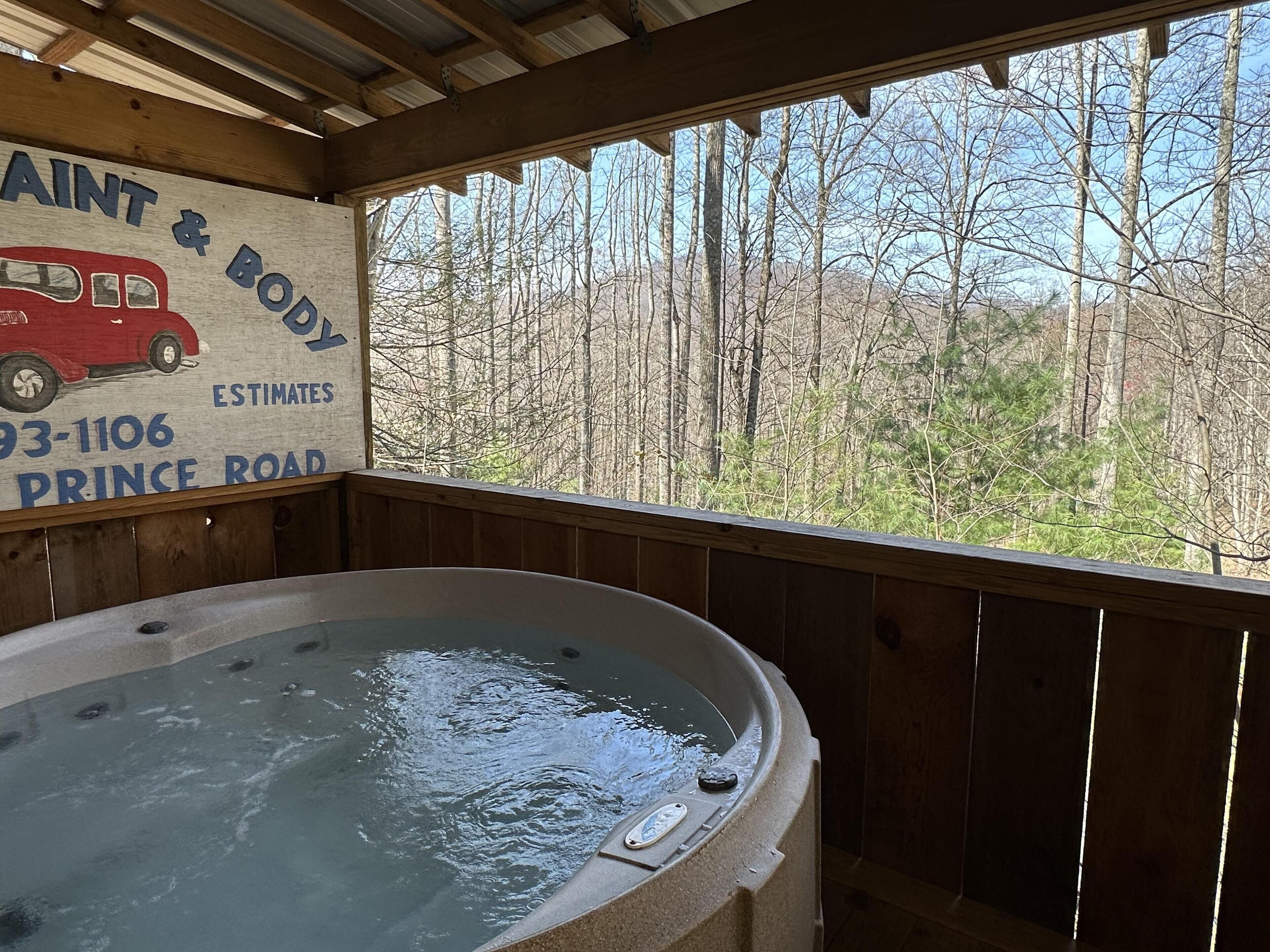 Get N Luckey,-  Private, with Hot Tub, Fireplace, Romantic, View, Free WiFi