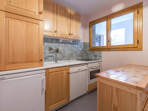 Kühlschrank, Mikrowelle, Geschirrspüler