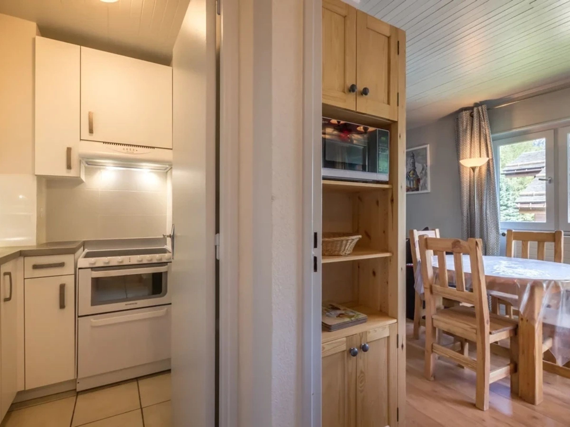 Coffee/tea maker, fridge, microwave, dishwasher