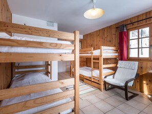 4 bedrooms, bed sheets