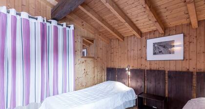 Chalet for 10 people, near slopes, with fireplace and garage, pets allowed