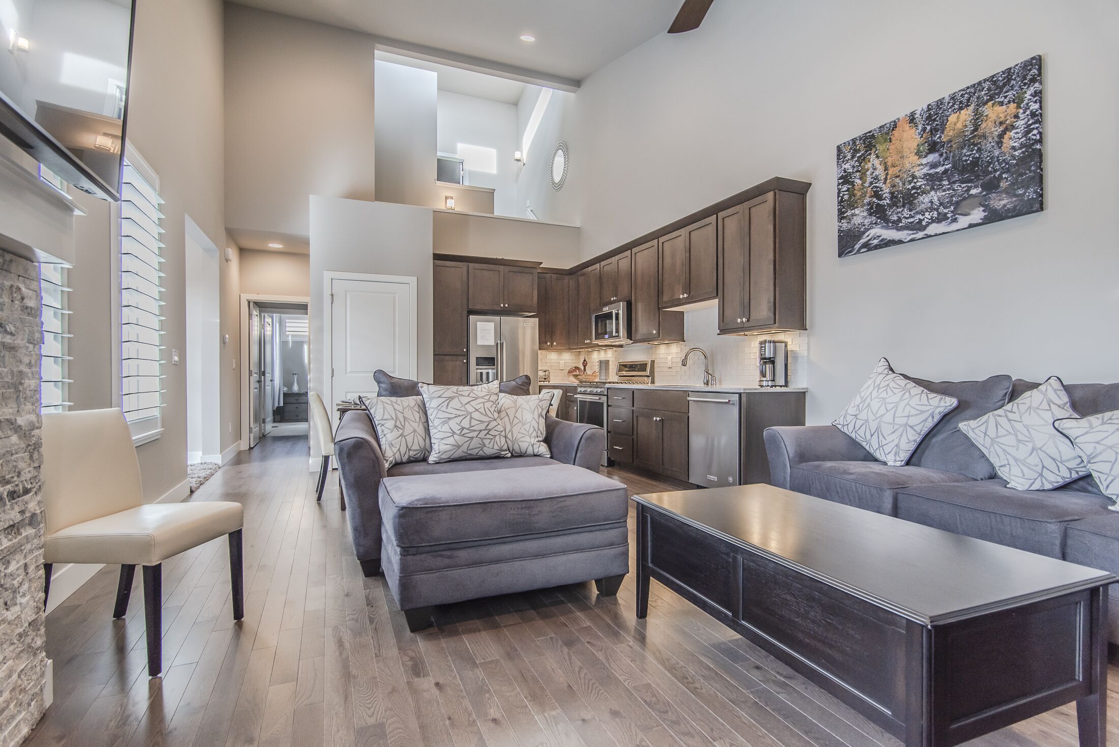 Chic, Modern Townhome in Rendezvous, Fraser. Newer Build with Cozy Fireplace