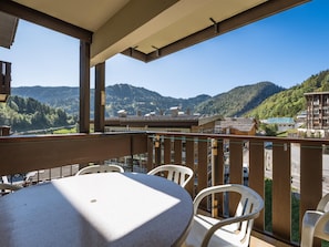 Outdoor dining - 3* Apartment in La Clusaz, 5 guests, parking (La Clusaz)