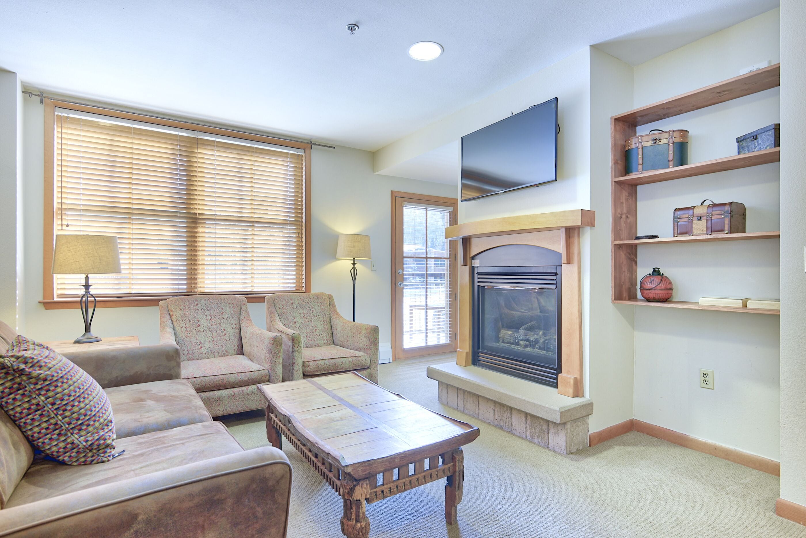 Ski In / Ski Out OVERSIZED condo RIGHT at the base. Access to hot tub