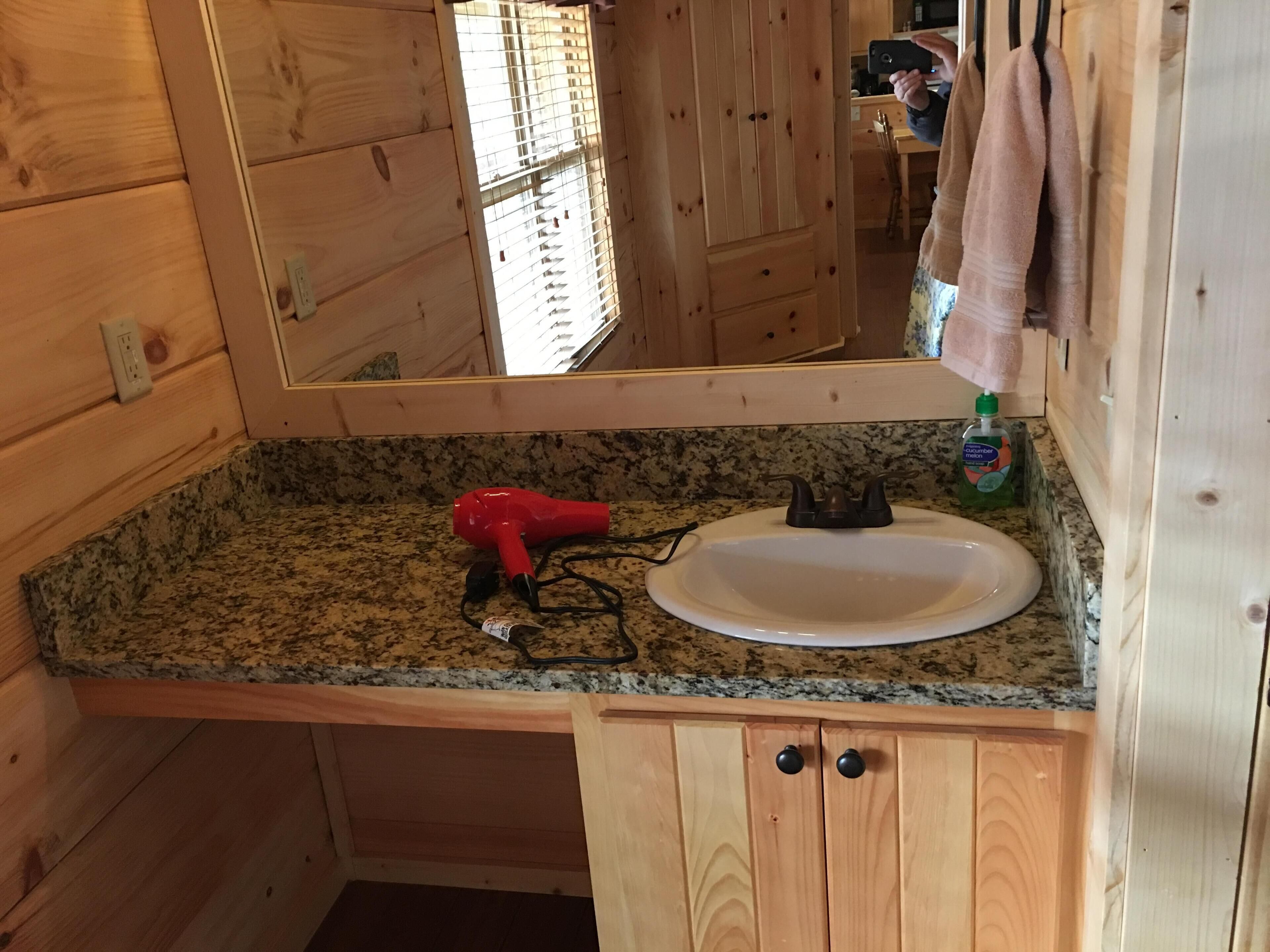 Dreamin Hollow Great Stargazing-Hot Tub, Fireplace, Romantic,WiFi, Pet Friendly