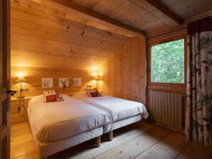 6 bedrooms, free WiFi, bed sheets