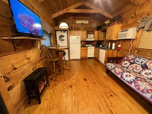 Smart TV, fireplace - Escape to Nice & Knotty—A Romantic Cabin. (Asheville)