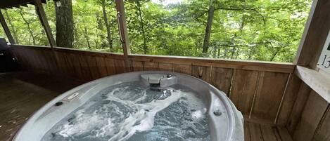 Outdoor spa tub