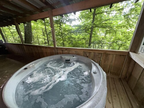 Escape to Nice & Knotty—A Romantic Cabin.