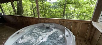 Escape to Nice & Knotty—A Romantic Cabin.