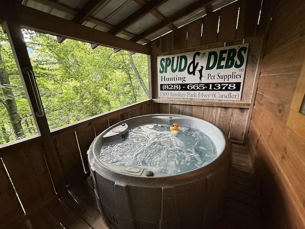 Indoor spa tub