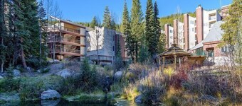Cozy Mountain Escape for families. With ski in/ski out, pool & hot tub access