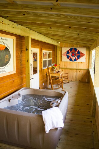 Cuddle Up and Relax - Hot Tub, Fireplace, View