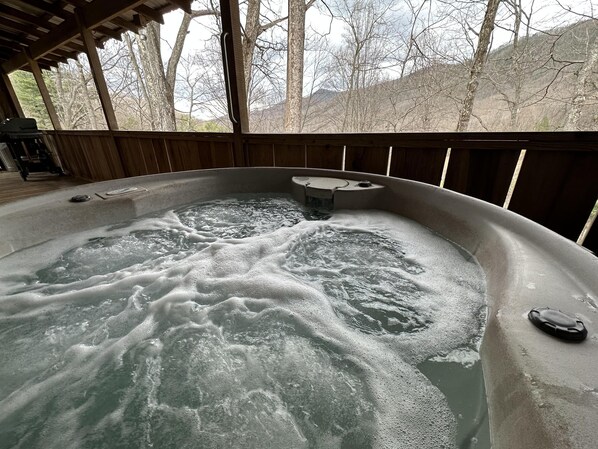 Outdoor spa tub - Hugs and Kisses! Great views, hot tub, Wi-Fi. (Candler)