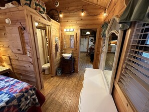 1 bedroom, desk, iron/ironing board, free WiFi - Hugs and Kisses! Great views, hot tub, Wi-Fi. (Candler)