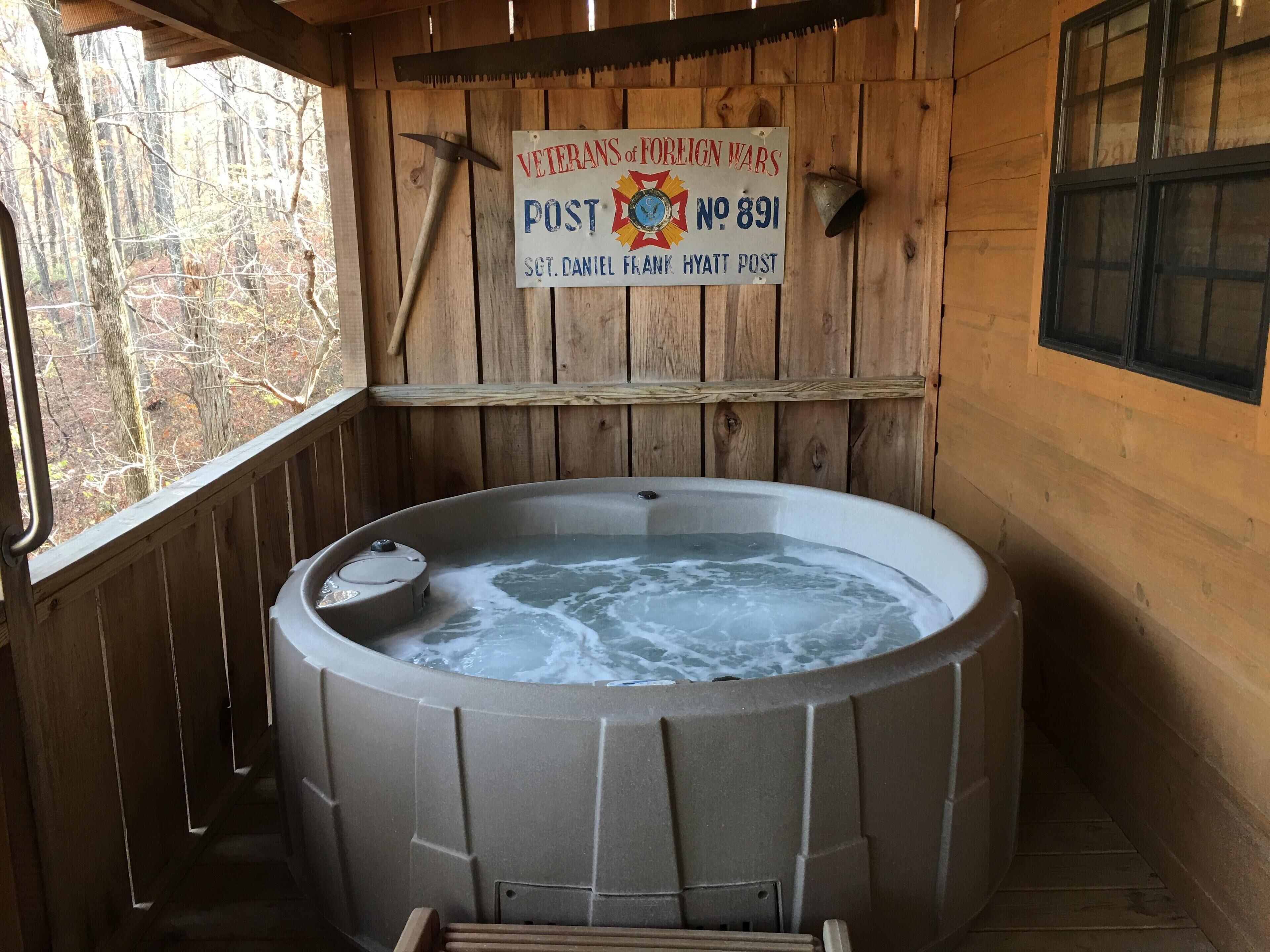 Hugs and Kisses! Great Views, Hot Tub, Fireplace,Near Downtown, Free WiFi, Pet