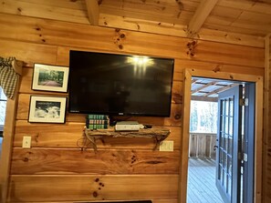 Interior - Hugs and Kisses! Great views, hot tub, Wi-Fi. (Candler)