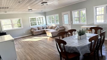 Smart TV, DVD player, books, offices