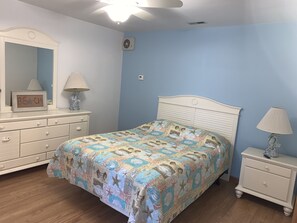 4 makuuhuonetta, silitysrauta/-lauta, ilmainen Wi-Fi