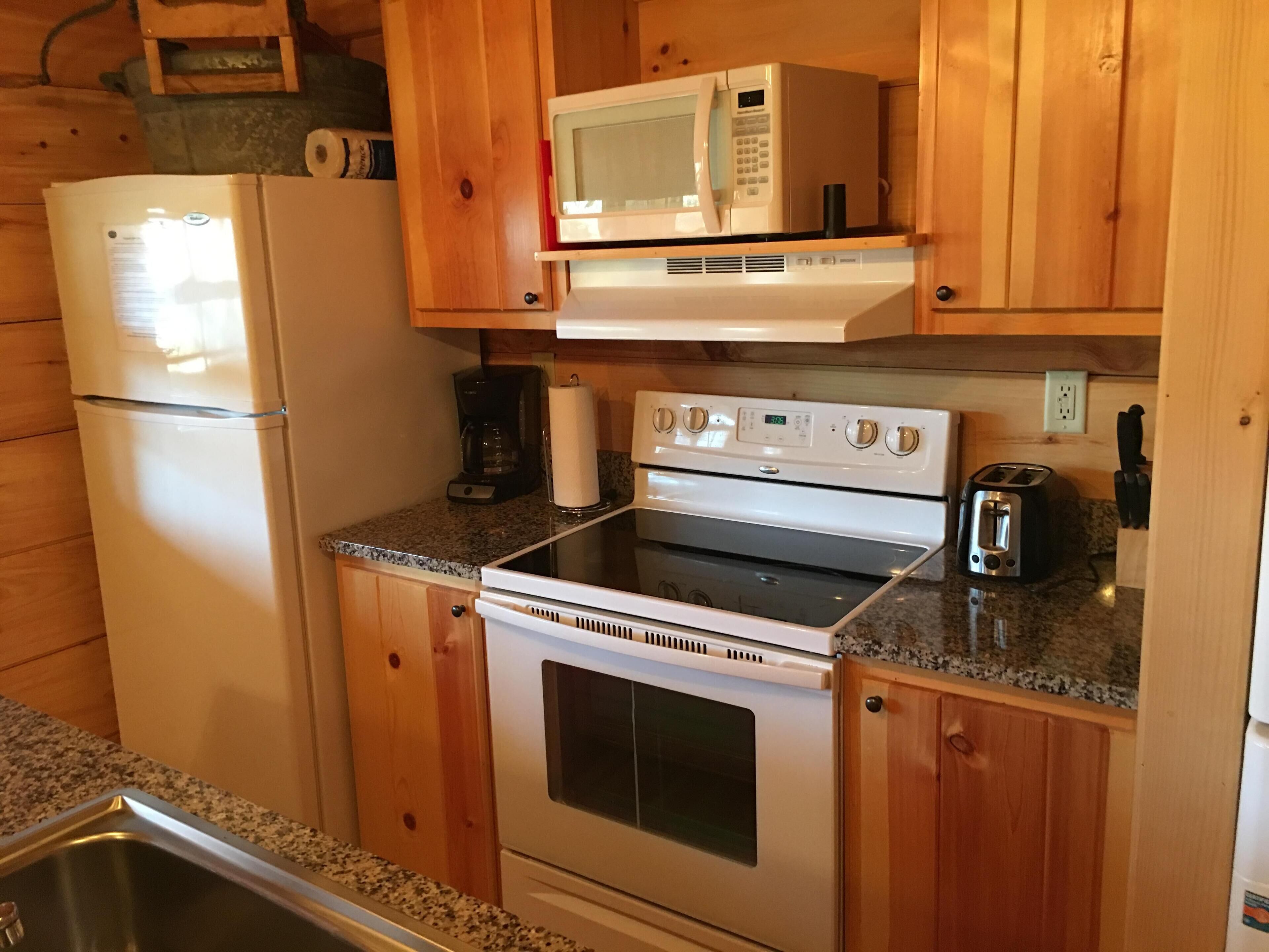 Feelin Frisky? - Hot Tub, Fireplace, Romantic, View, Near Downtown,WiFi, Pets