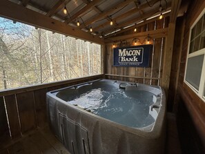 Indoor spa tub