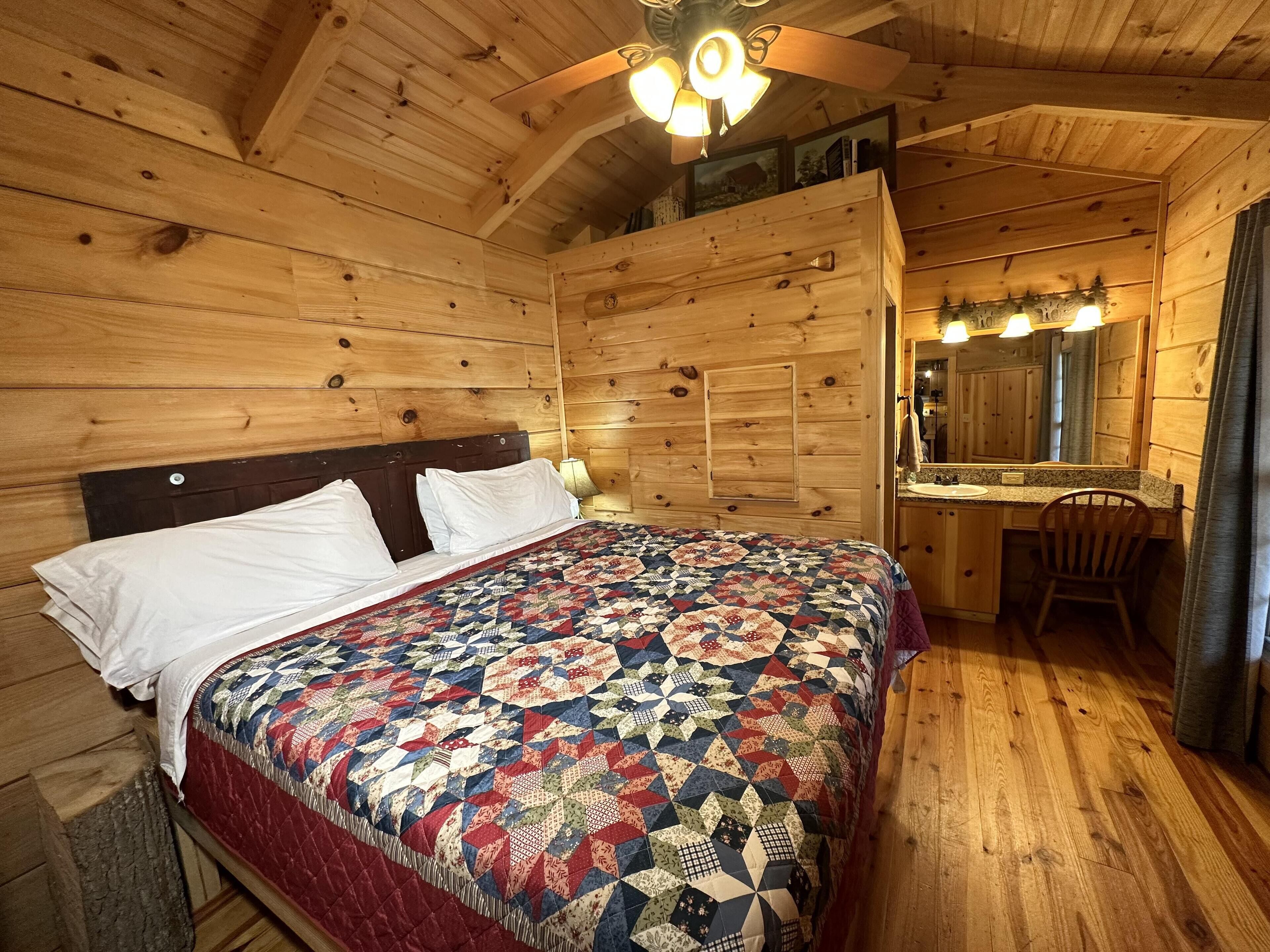 Feelin Frisky? - Hot Tub, Fireplace, Romantic, View, Near Downtown,WiFi, Pets