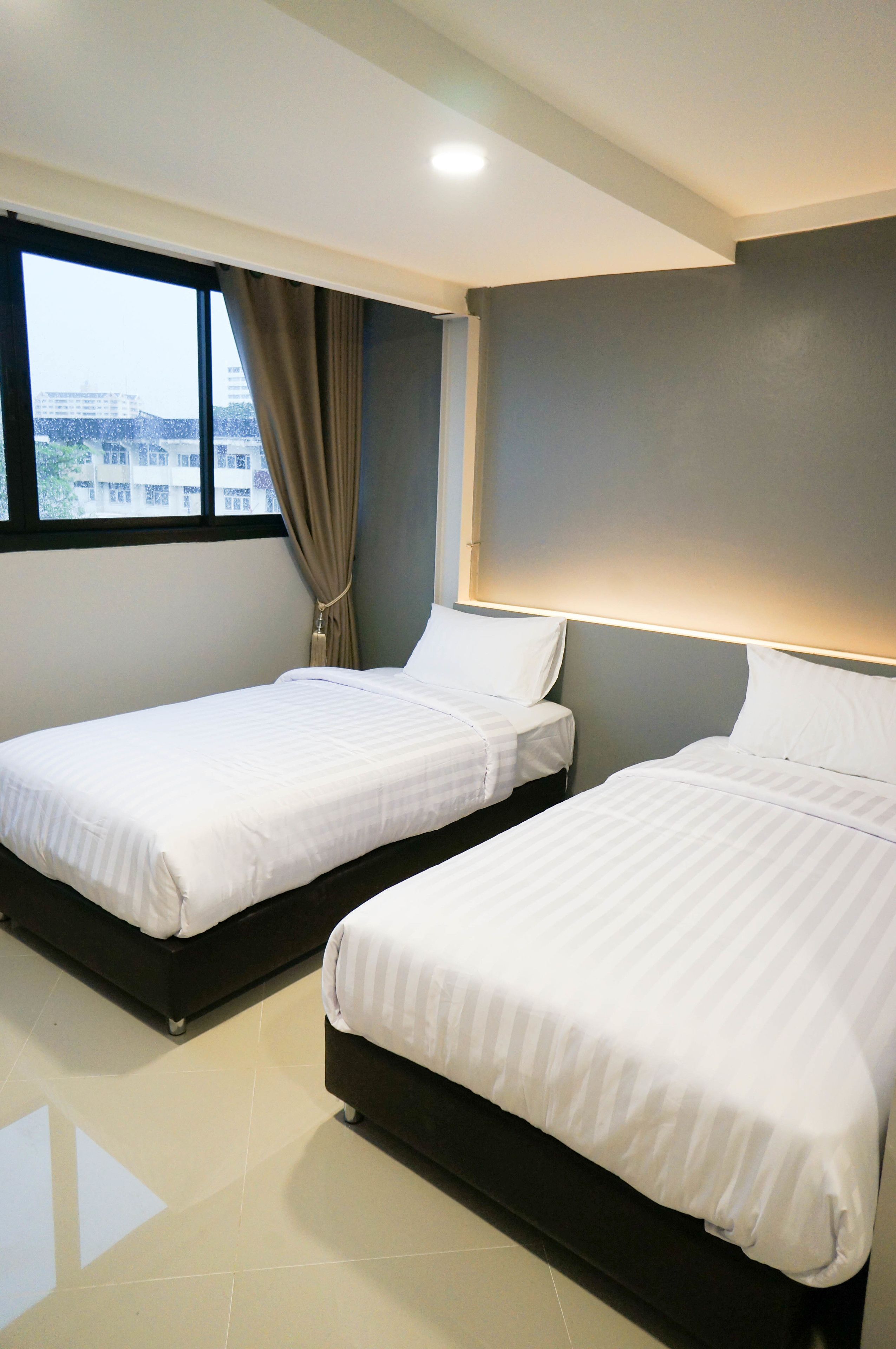 Twin Room | Minibar, desk, blackout drapes, free WiFi