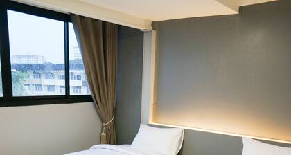 Lux Rooms Night Bazaar