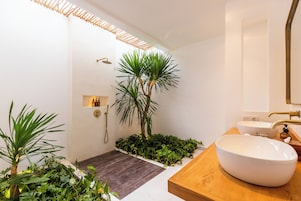 Artículos de tocador gratuitos, secador de pelo, batas, bidet