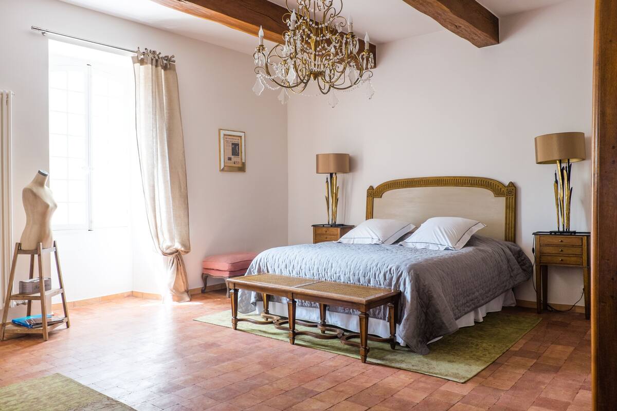 Premium Double Room, 1 King Bed, Private Bathroom