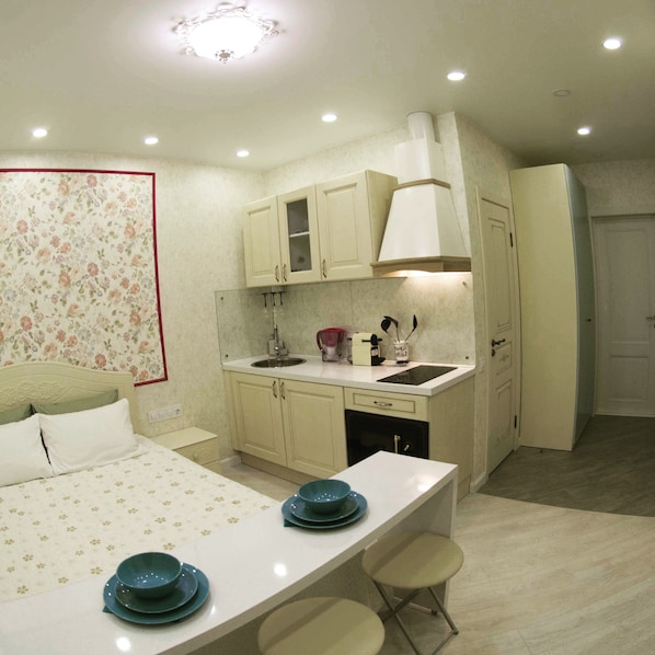 Premium bedding, in-room safe, desk, soundproofing