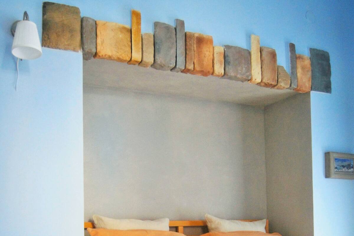 Free cots/infant beds, free WiFi, bed sheets