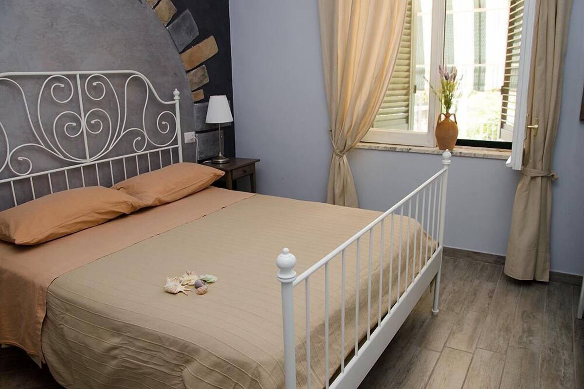 Free cots/infant beds, free WiFi, bed sheets