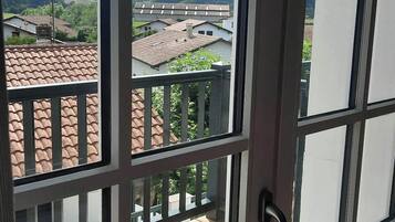 Soundproofing, free WiFi, bed sheets