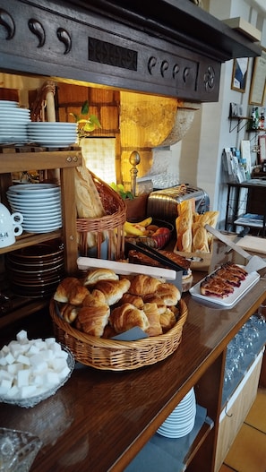 Daily buffet breakfast (EUR 11 per person)