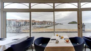 Frokostbuffé hver dag (EUR 20 per person)